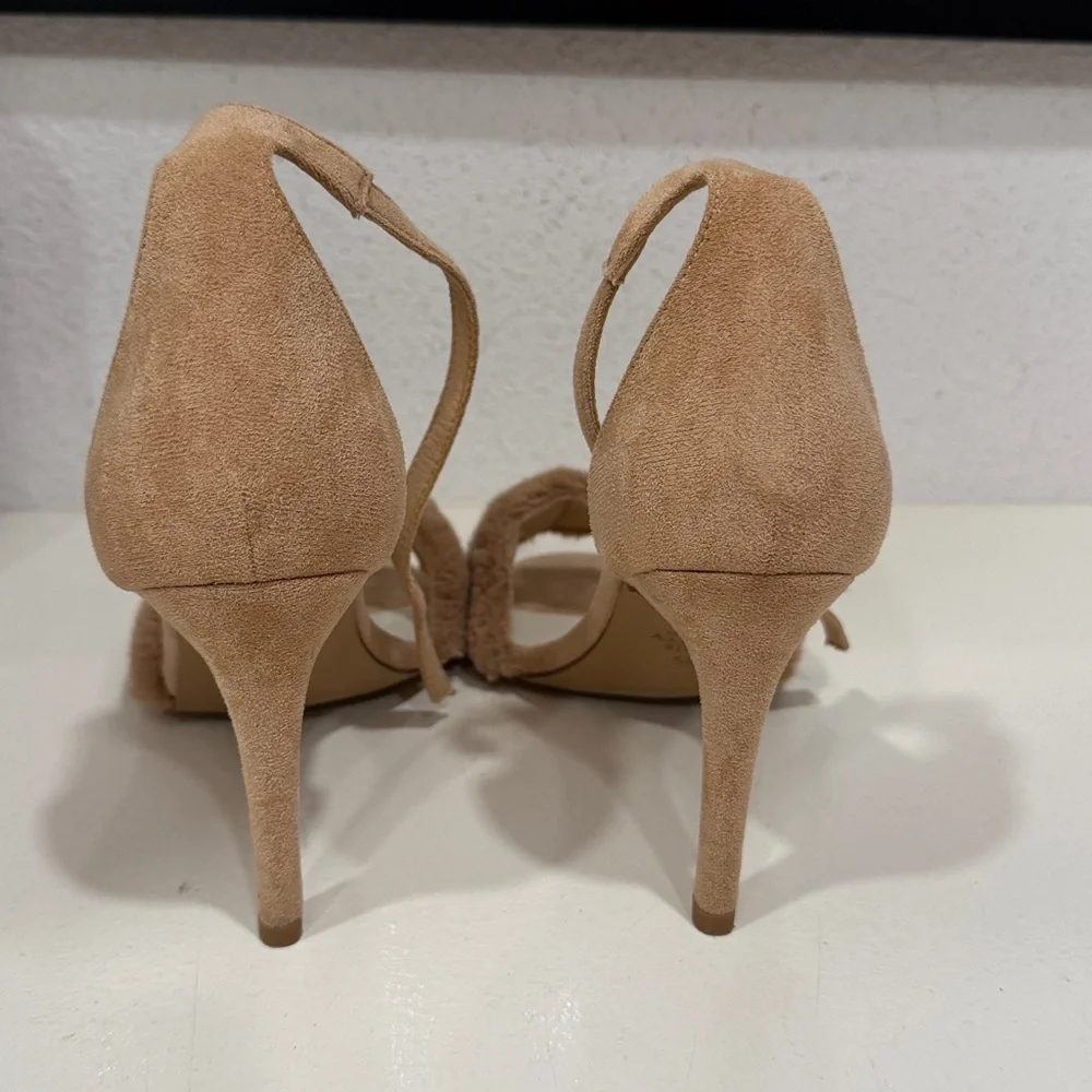 VICI Oasis Society Hadley Feather Heels Nude Almond Beige ankle strap Size 8.5